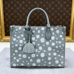 LV  MM Light Gray Dots Tote